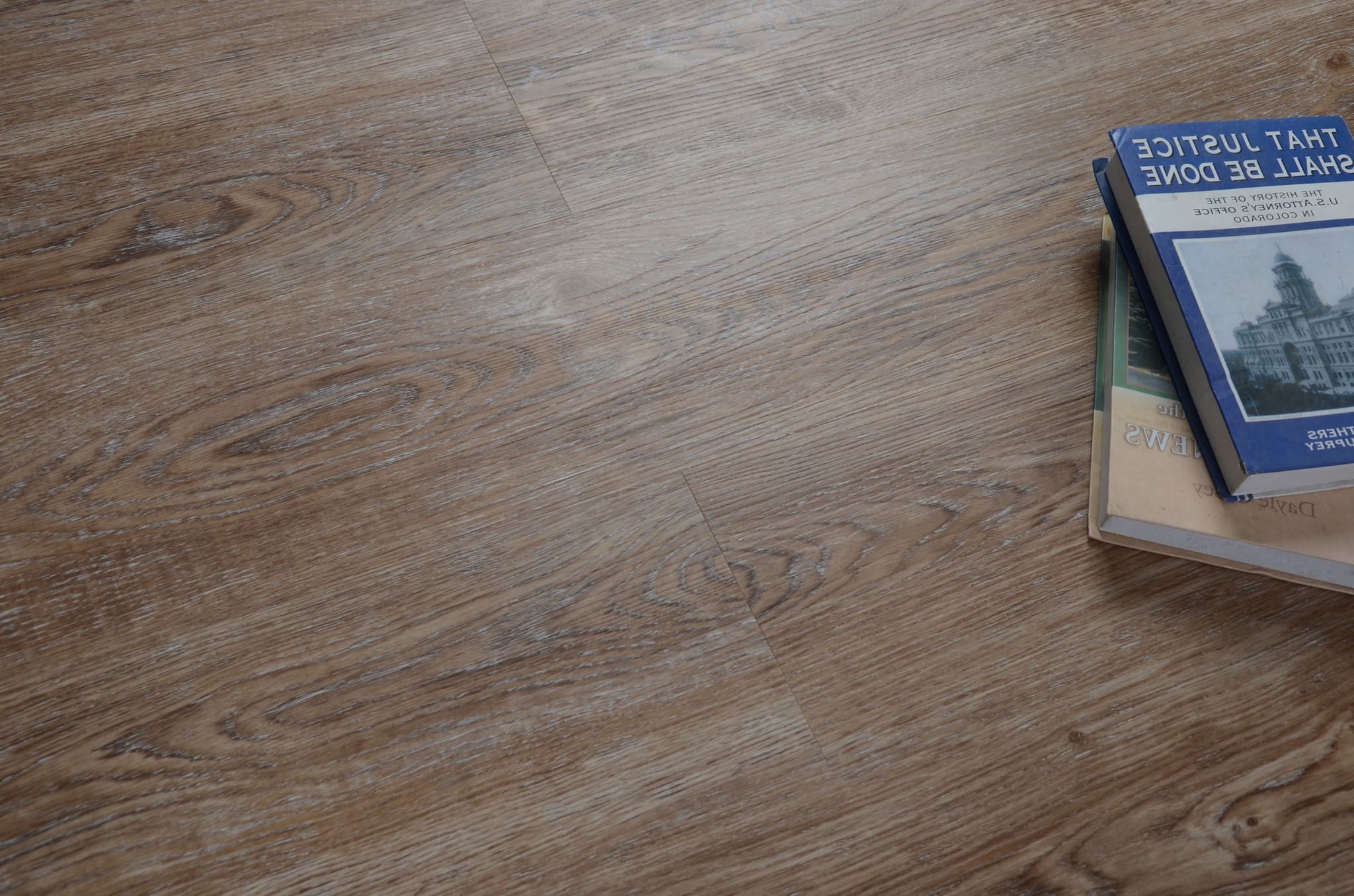 Кварцвиниловый SPC ламинат Evofloor Оптима Дуб Бронза Oak Bronze 571-2 1120×184×4,2 фото в интерьере